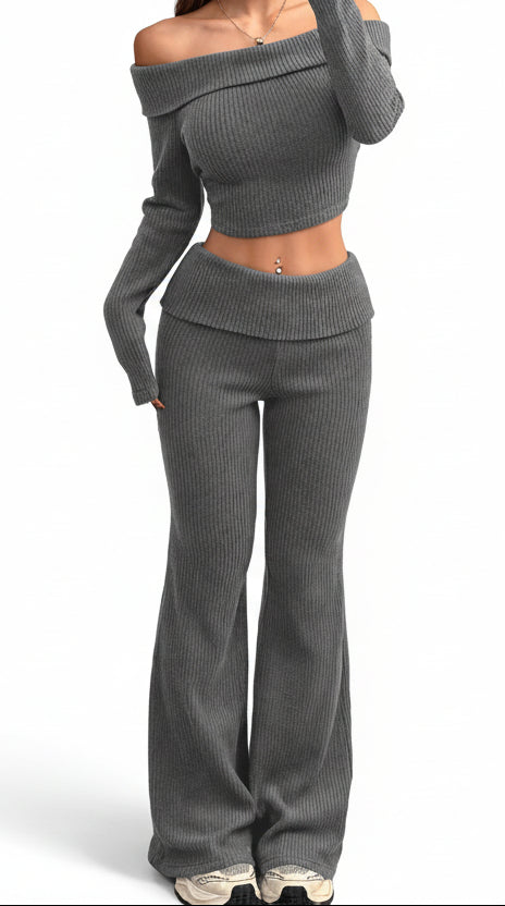 Conjunto de camiseta de manga larga y pantalones acampanados de color sólido para mujer con hombros descubiertos